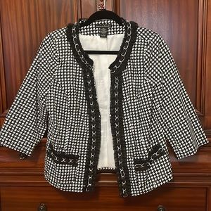 Marina Luna houndstooth with black lace and silver chain trim fitted blazer,